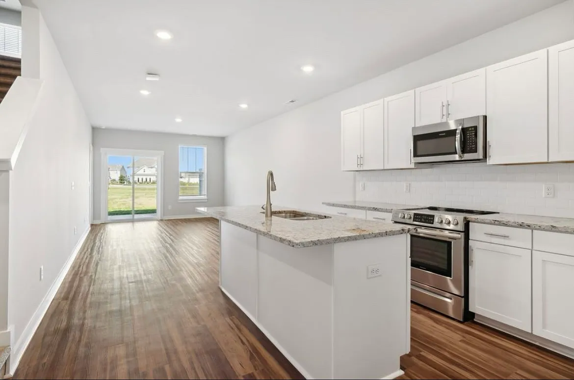 28 Torrey Pines Ln — Photo 3