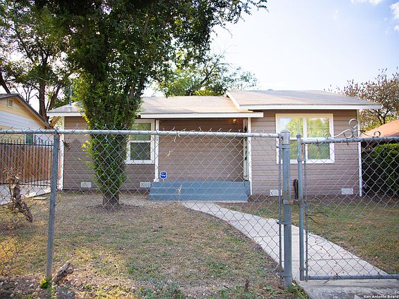 2nd image of 219 N San Horacio Ave