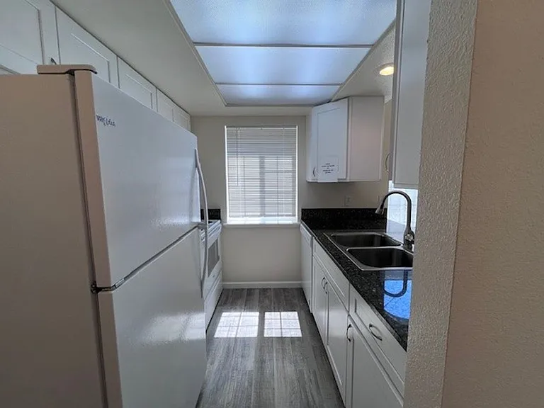 5684 Eagle Pkwy — Photo 7