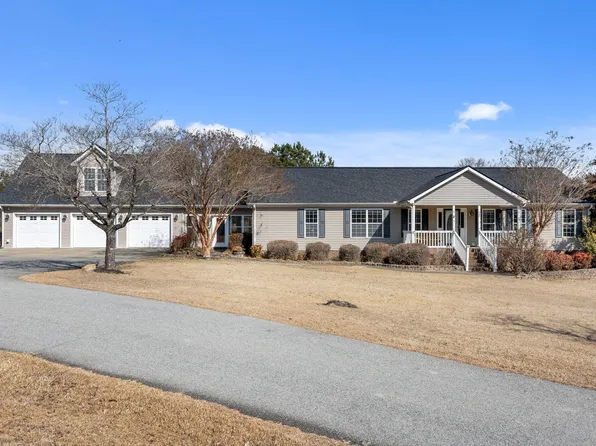 120 Mockingbird Ln, Spring Lake, NC 28390