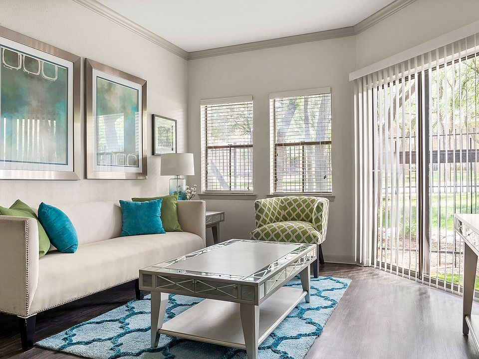 C235270_1B1BModel_LivingArea_13769
