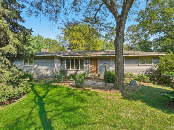 60120 Mount Vernon Rd, Rochester, MI 48306