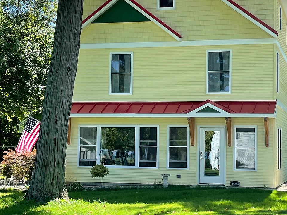 The "Yellow" cottage/ home faces north to Lake Erie, 35 minutes from Cleveland airport/downtown, beautiful views, privacy, ADA accessible first floor.
