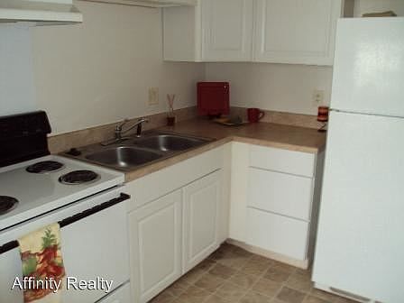 2nd image of 1431 E Market St APT D