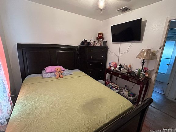 4th image of 2031 WESCOTT AVE