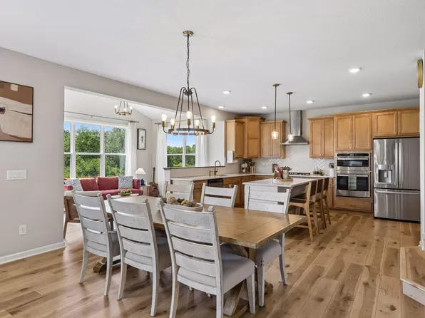 8143 Haywood Dr, Lino Lakes, MN 55014