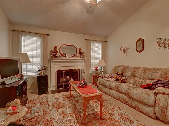 3rd image of 206 Ashton Ct