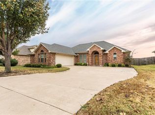 1105 Louise Ln, Ennis, TX 75119