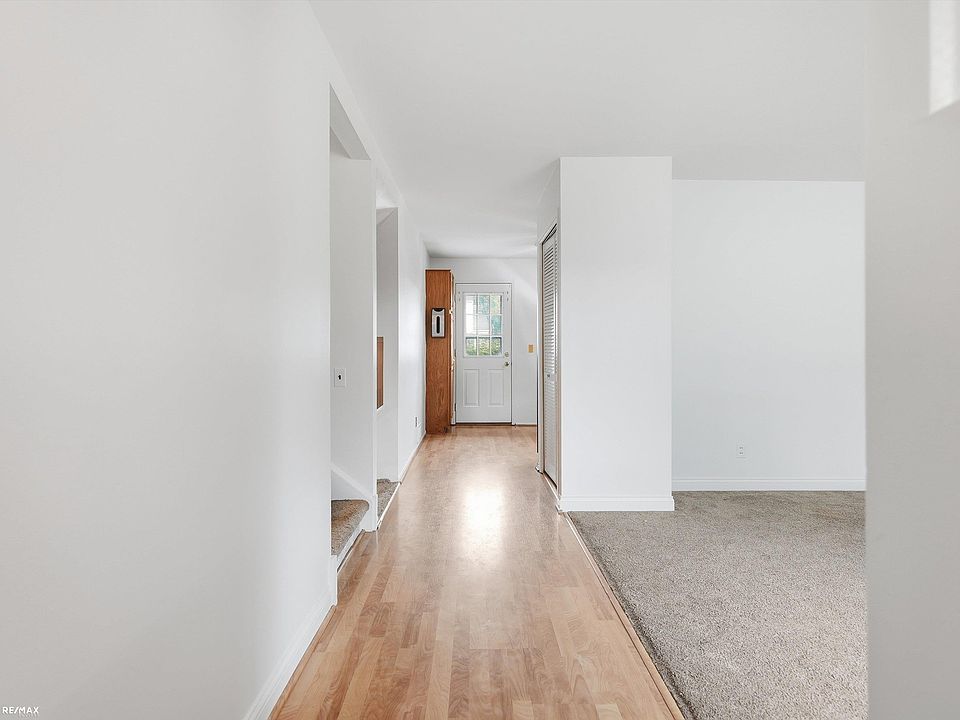 8744 Leslie Dr, photo 14