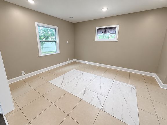 4th image of 445 W 25th St