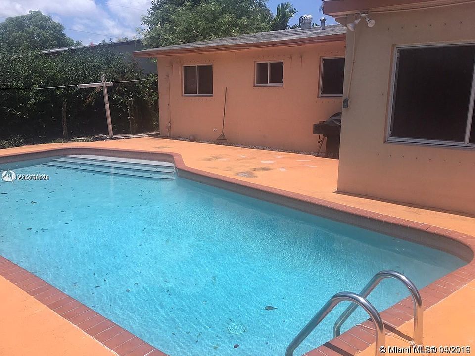 2nd image of 801 SW 70th Ave