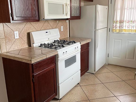2nd image of 1807 Shreya St