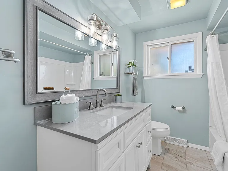2627 S Jackson St — Photo 13