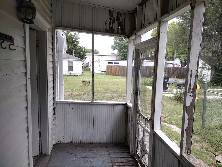 329 N Main St — Photo 22