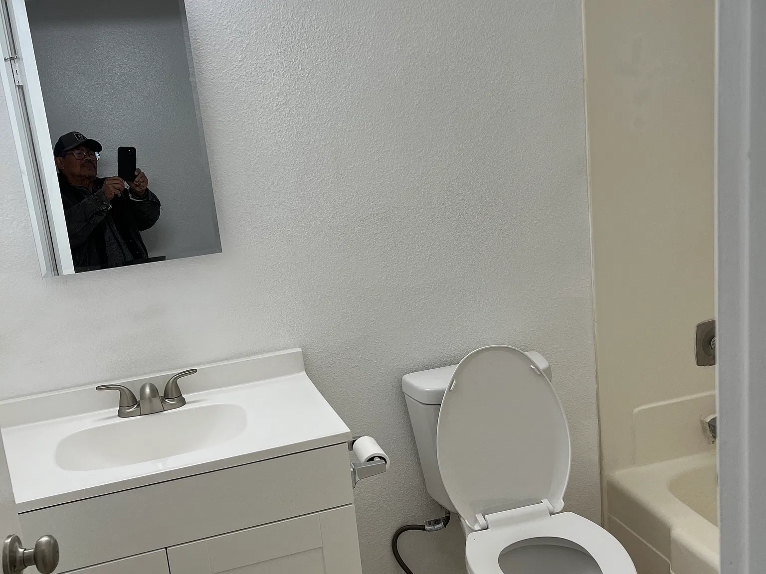 4 bed, 1400 sqft, $4,300 — Photo 2