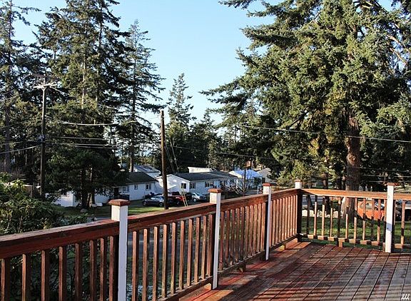 Large deck, peak-a-boo view