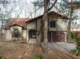 5 Clifton Pines Dr, Clifton Park, NY 12065