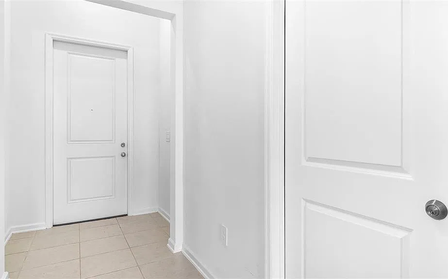 3 bed, 2.0 bath, 2109 sqft, $2,100 — Photo 4