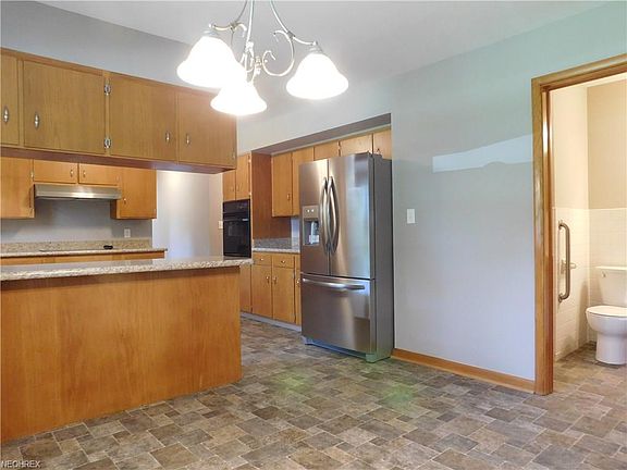 2nd image of 846 Kieffer St