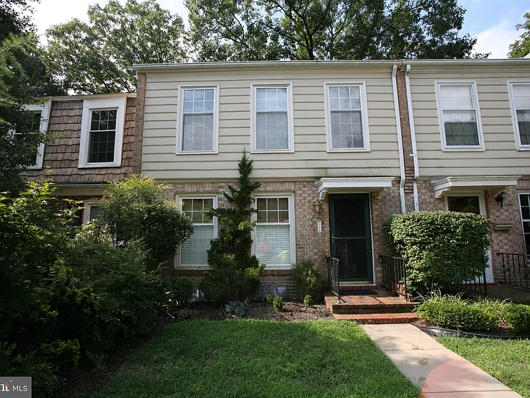 1724 Dana St — Photo 1