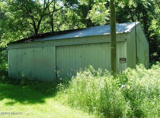 13145 Riverside Dr, Constantine, MI 49042