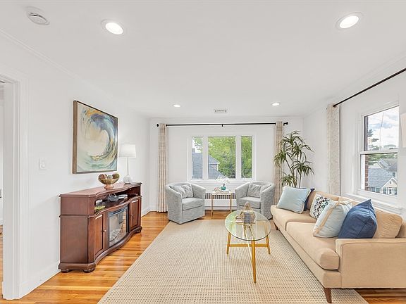 3rd image of 5 Spinney St #2