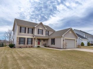 8819 W Whispering Oaks Ct, Franklin, WI 53132