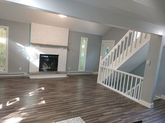 Spacious living room . 