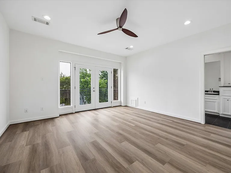 2510 Genesee St — Photo 19