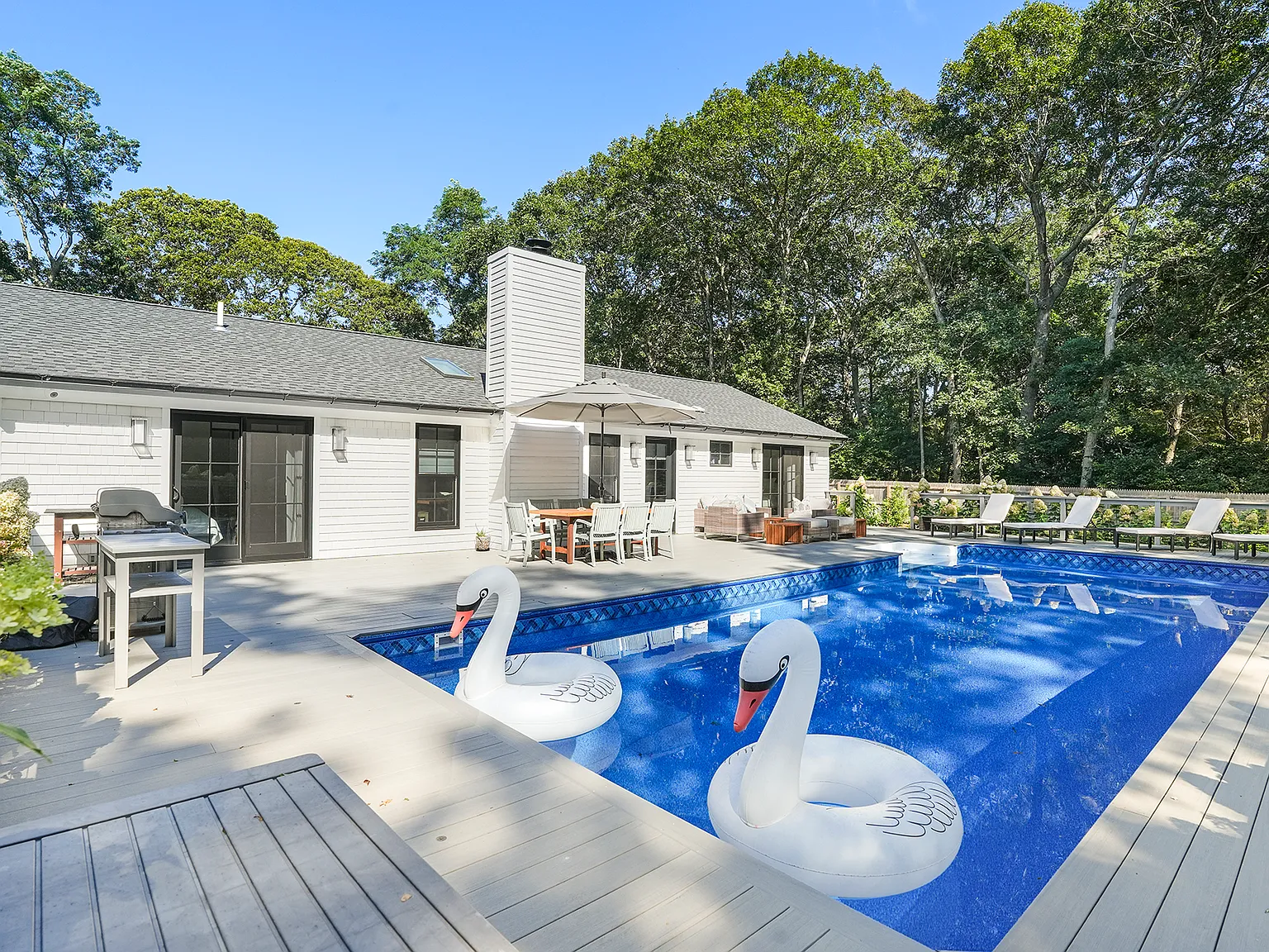Charming Rental In East Hampton — Photo 2