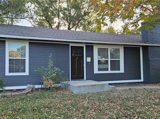 113 Meadowbrook Dr, Gardner, KS 66030