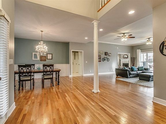 2nd image of 2318 Woodridge Trl