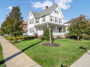 61 Thompson St, Raritan, NJ 08869