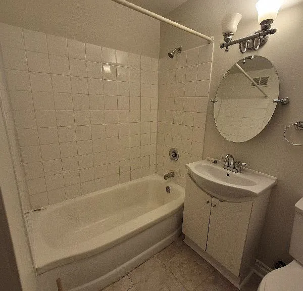 2355 Lakeshore Rd W #2 — Photo 10