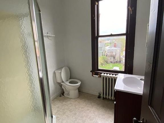 5th image of 219 Fairmont Ave #C