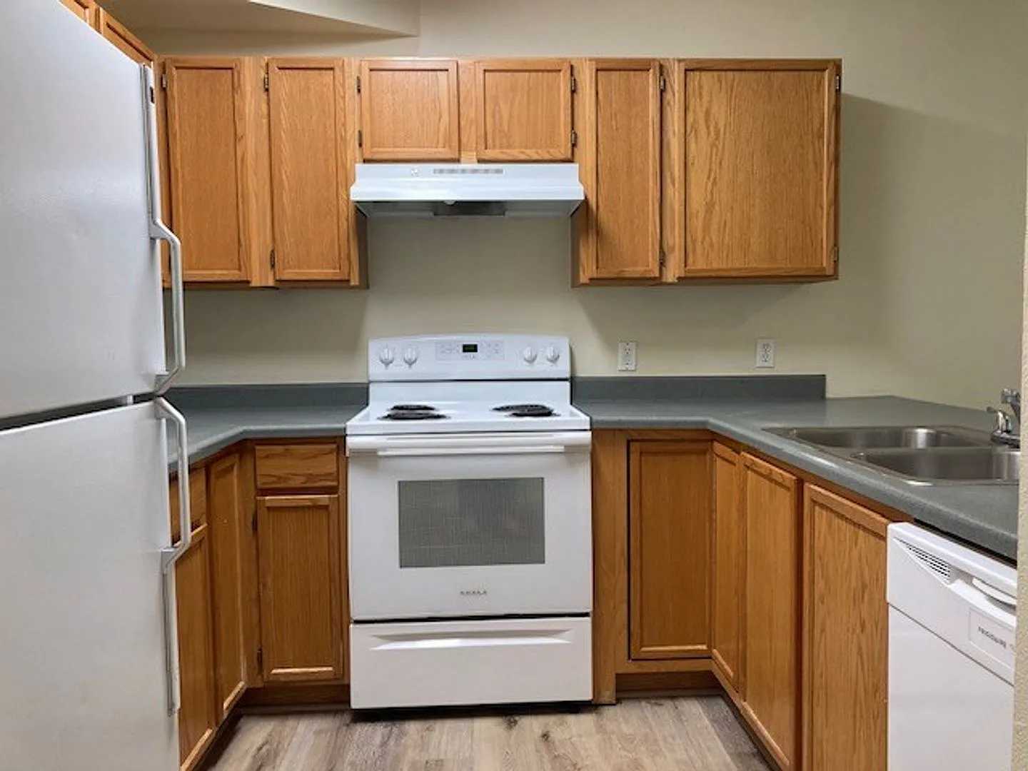 Oak Street Town Homes — Photo 4