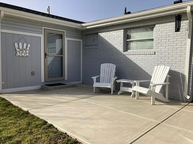 513 E Silver St — Photo 29