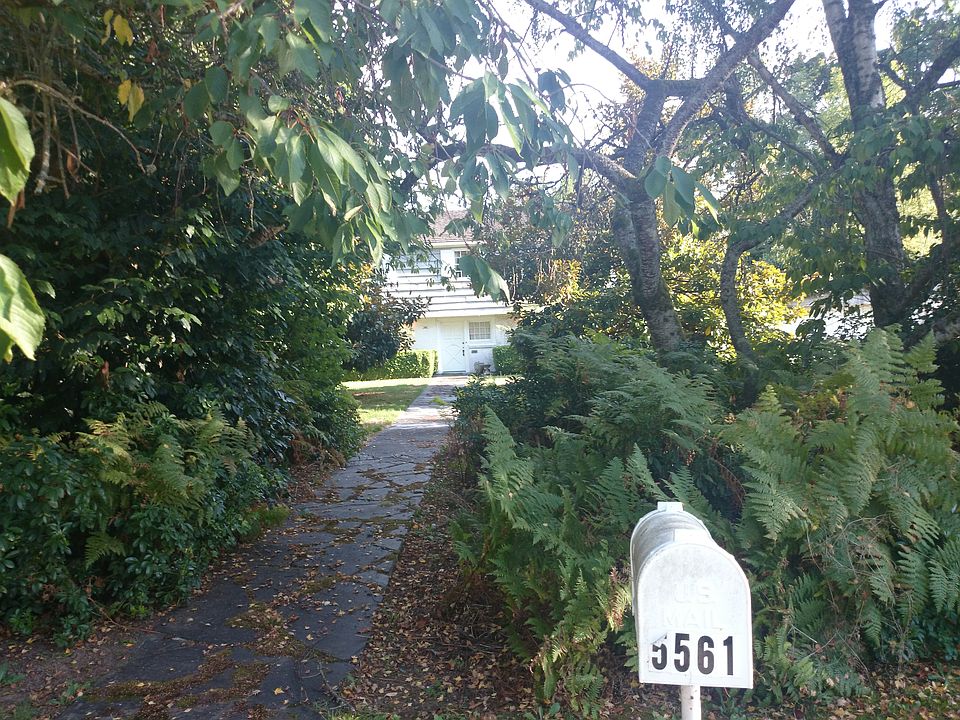 2nd image of 5561 NE Ambleside Rd