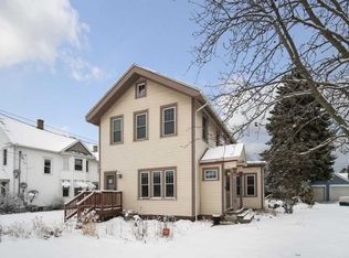 715 N 8th St, Manitowoc, WI 54220