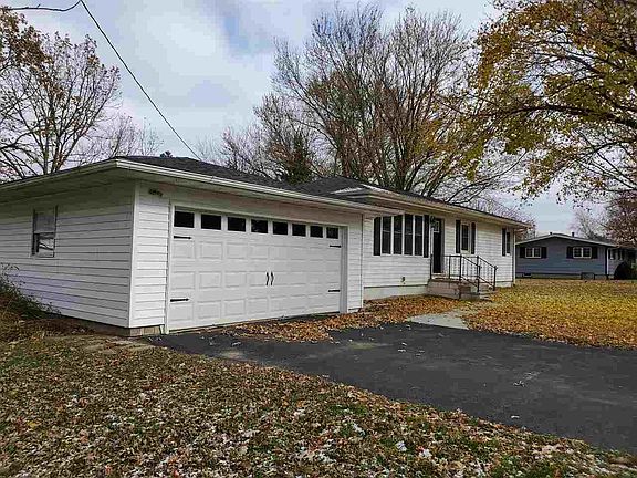 4th image of 211 Meadowlane St