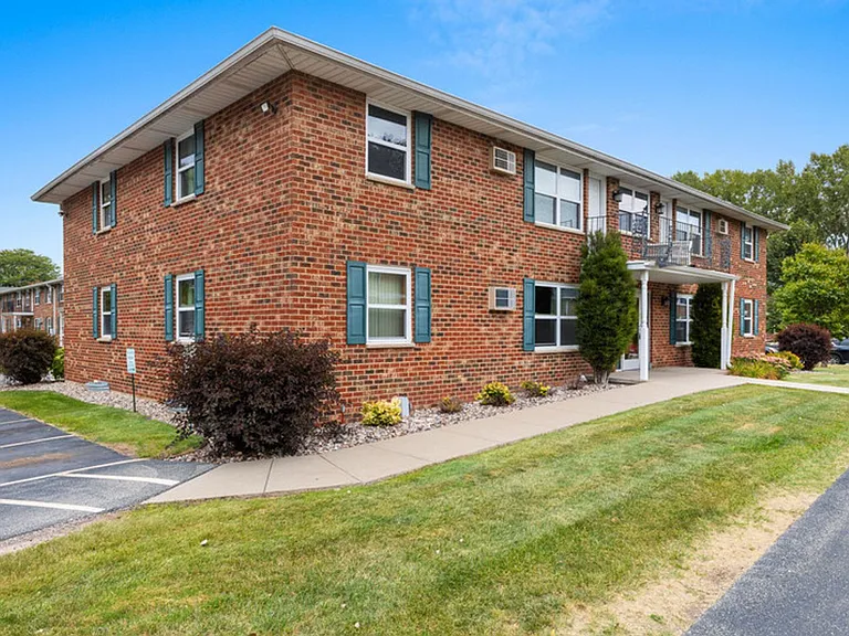 Roland Lane Apartments — Photo 49