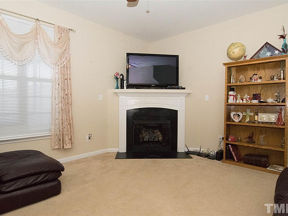3rd image of 636 Woodson Dr