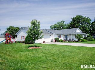 401 Gehle St, Saint Peter, IL 62880