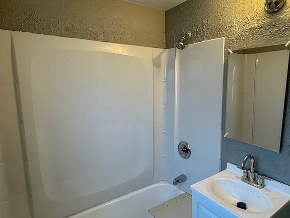 5th image of 1446 Elizabeth Blvd