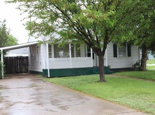 515 W 10th St, Hugoton, KS 67951