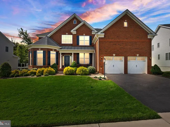 5878 Waterloo Bridge Cir, Haymarket, VA 20169