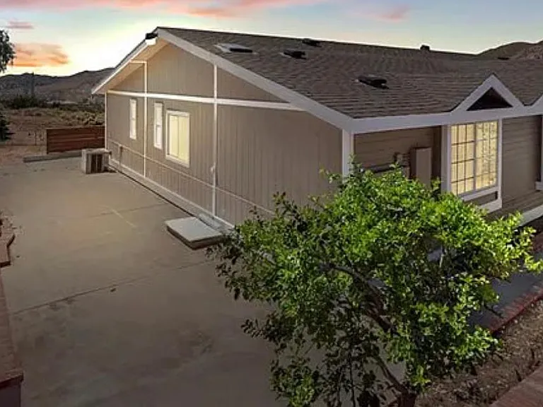 510 E Soledad Pass Rd — Photo 3