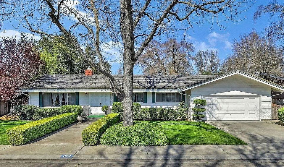 Delightful 4 bedroom, 2 bath home on a beautiful tree-lined street in the Sylvan School District...this property includes an ing