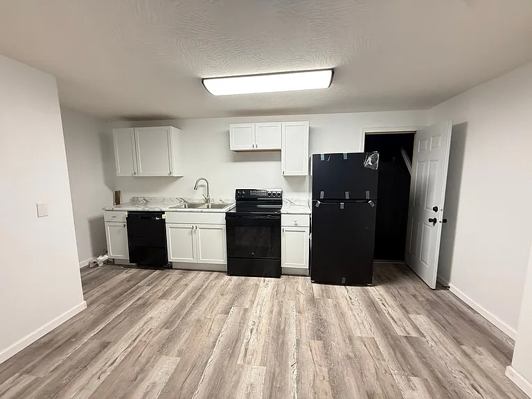 2602 W College St — Photo 10