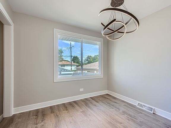 4th image of 14491 Lincoln Ave